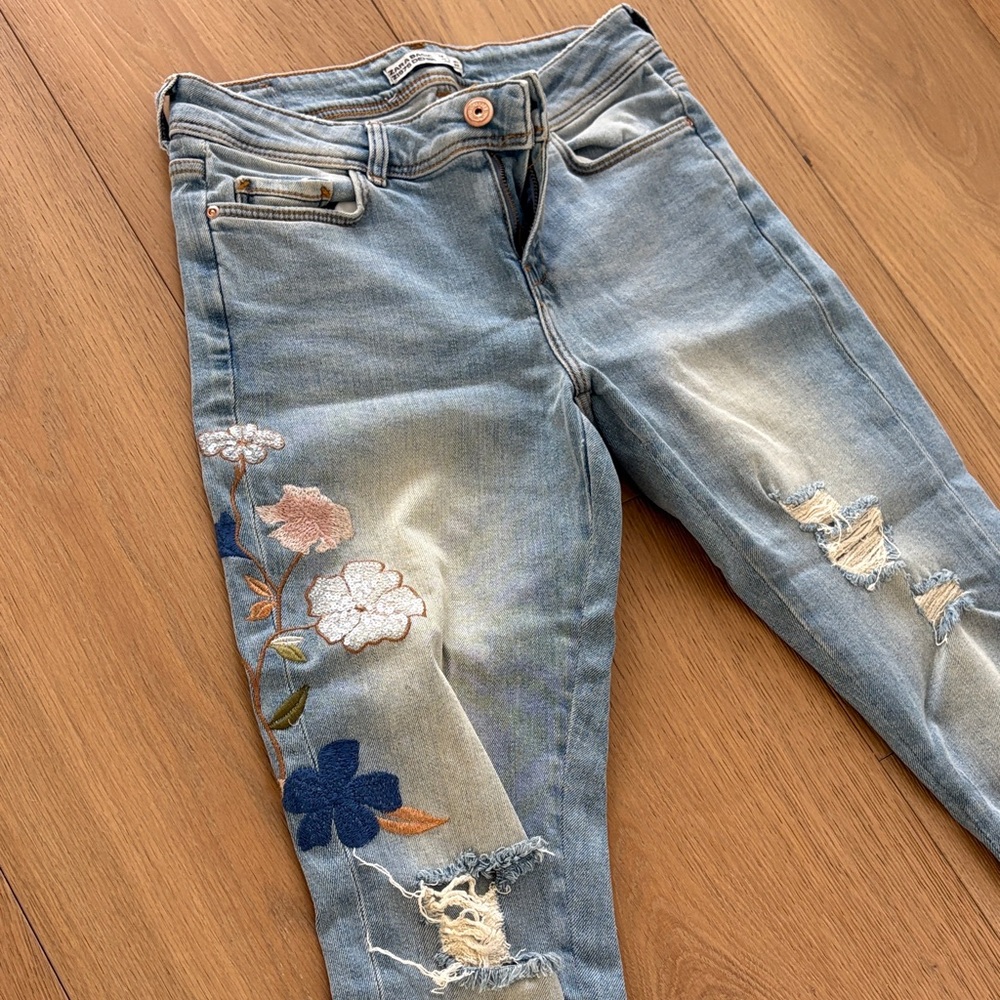 Zara Blue Floral Embroidered cropped Skinny Jeans
